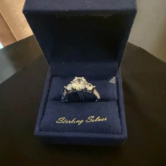 Giorgio di Vicenza 925 Sterling Silver Ring 💍 Size 9 Sparkling Engagement - Picture 1 of 5